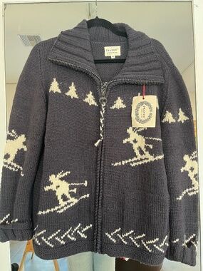 FRANTIC "White Week" Zip-Up Sweater